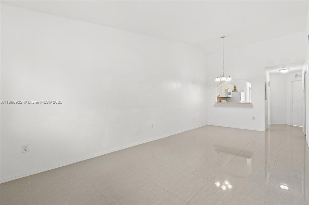 En Venta: $235,000 (2 camas, 2 baños, 910 Pies cuadrados)