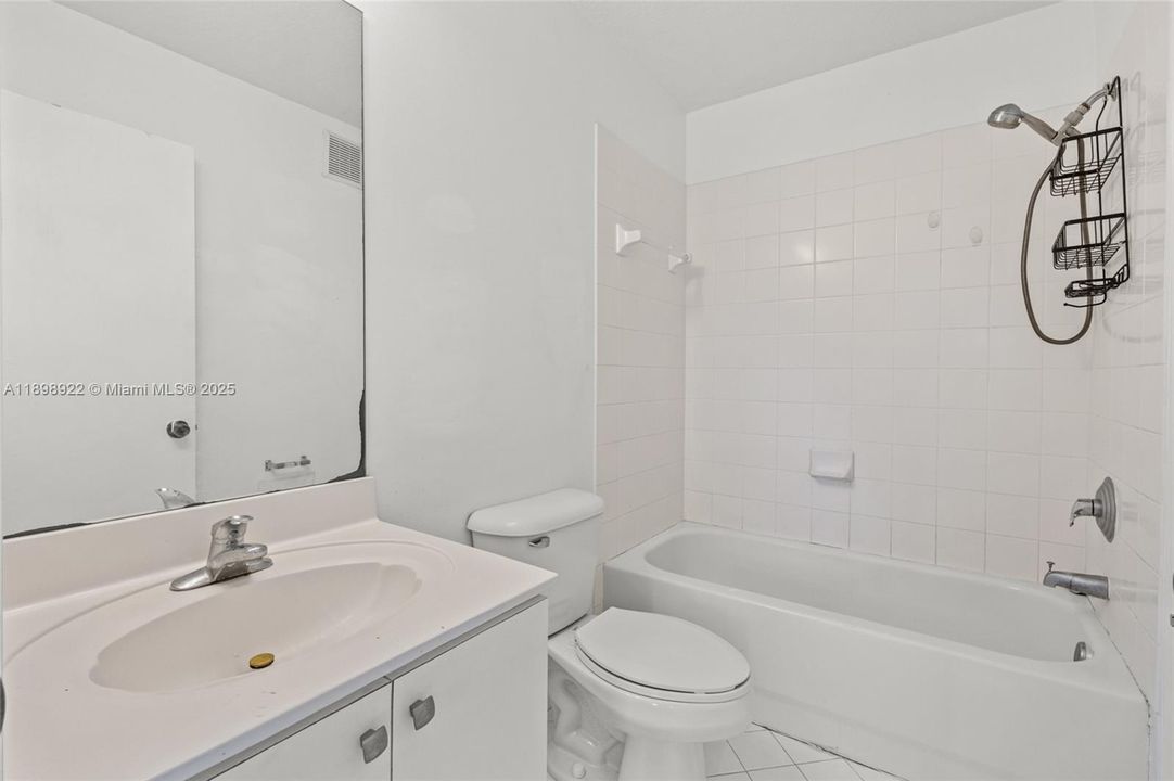 En Venta: $235,000 (2 camas, 2 baños, 910 Pies cuadrados)