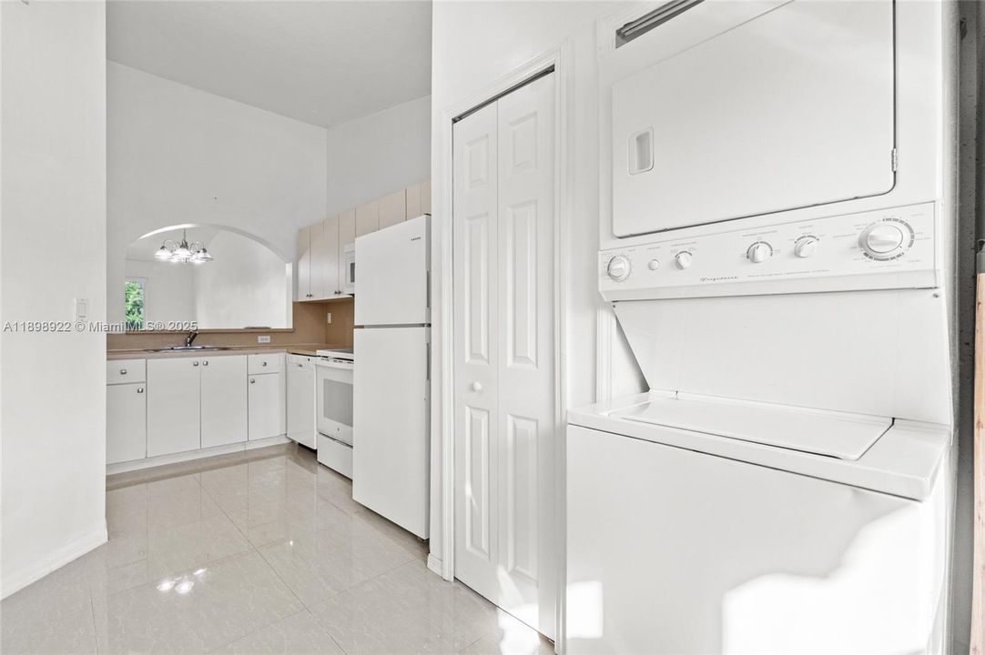 En Venta: $235,000 (2 camas, 2 baños, 910 Pies cuadrados)