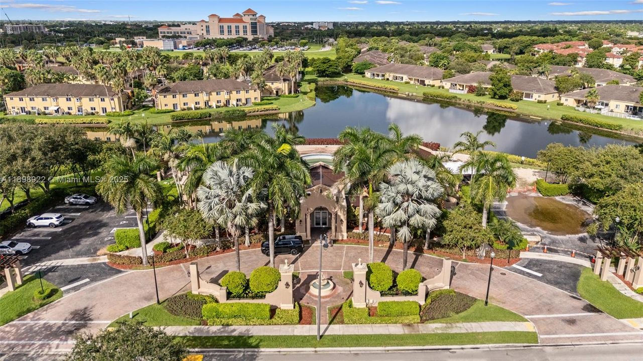 En Venta: $235,000 (2 camas, 2 baños, 910 Pies cuadrados)