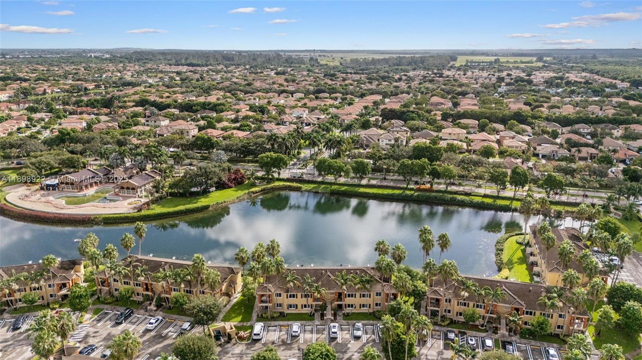 En Venta: $235,000 (2 camas, 2 baños, 910 Pies cuadrados)