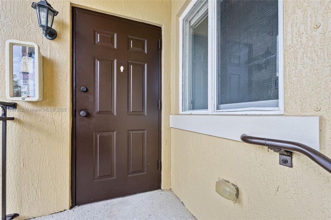 En Venta: $235,000 (2 camas, 2 baños, 910 Pies cuadrados)