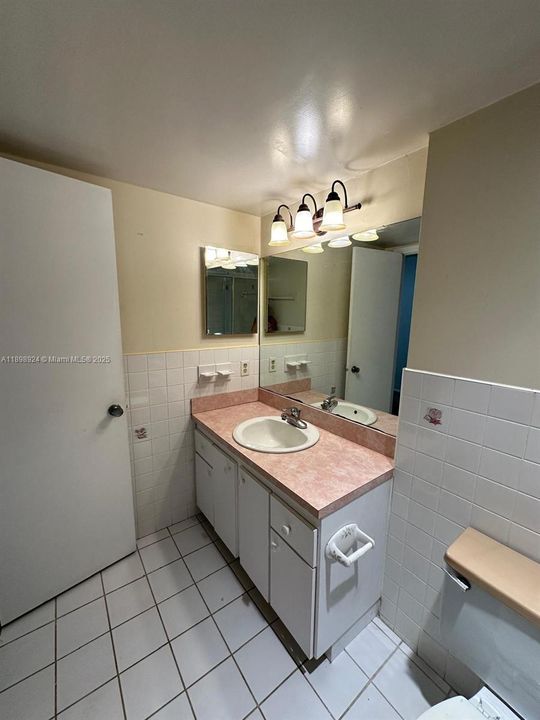 For Sale: $130,000 (2 beds, 2 baths, 1150 Square Feet)