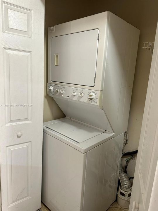 For Sale: $130,000 (2 beds, 2 baths, 1150 Square Feet)