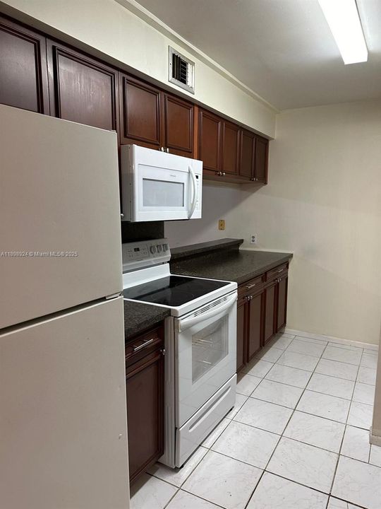 For Sale: $130,000 (2 beds, 2 baths, 1150 Square Feet)