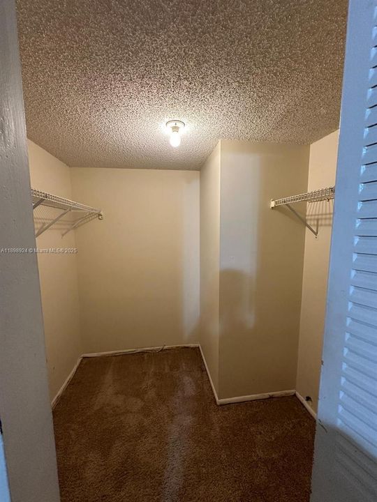 For Sale: $130,000 (2 beds, 2 baths, 1150 Square Feet)