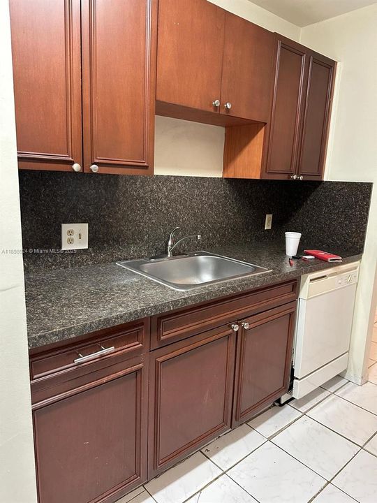 For Sale: $130,000 (2 beds, 2 baths, 1150 Square Feet)