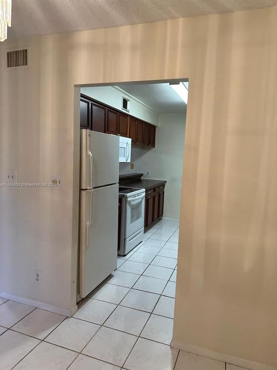 For Sale: $130,000 (2 beds, 2 baths, 1150 Square Feet)