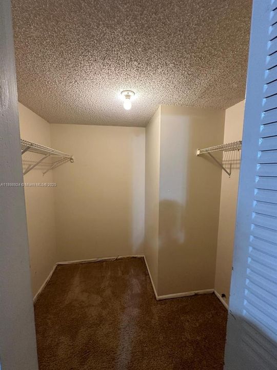 For Sale: $130,000 (2 beds, 2 baths, 1150 Square Feet)