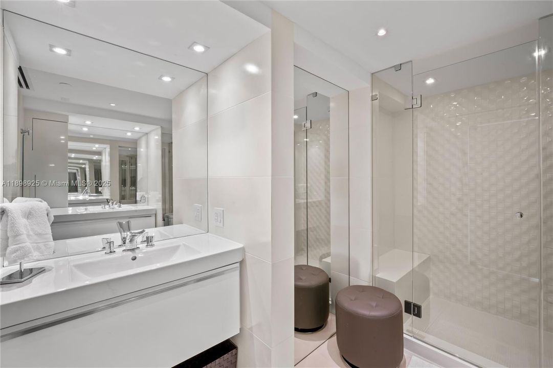 待售: $2,850,000 (3 贝兹, 2 浴室, 1559 平方英尺)