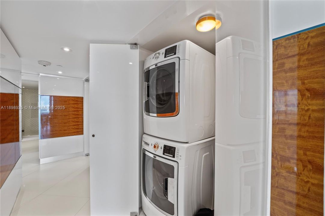 待售: $2,850,000 (3 贝兹, 2 浴室, 1559 平方英尺)