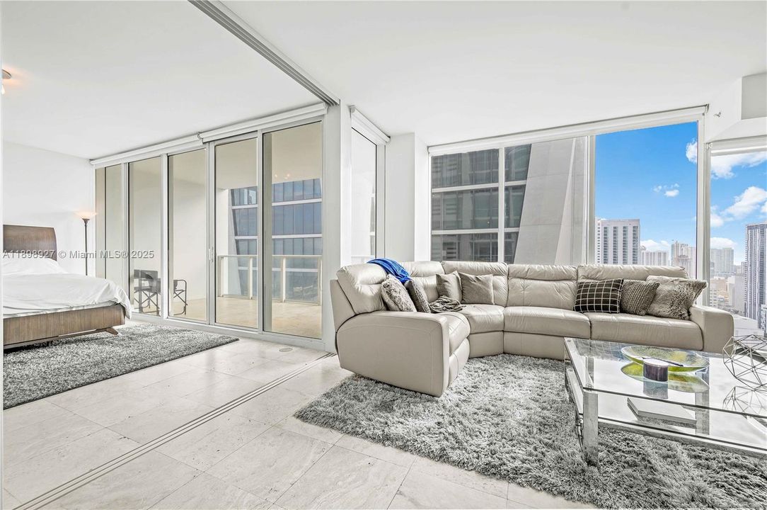 待售: $532,500 (1 贝兹, 1 浴室, 808 平方英尺)