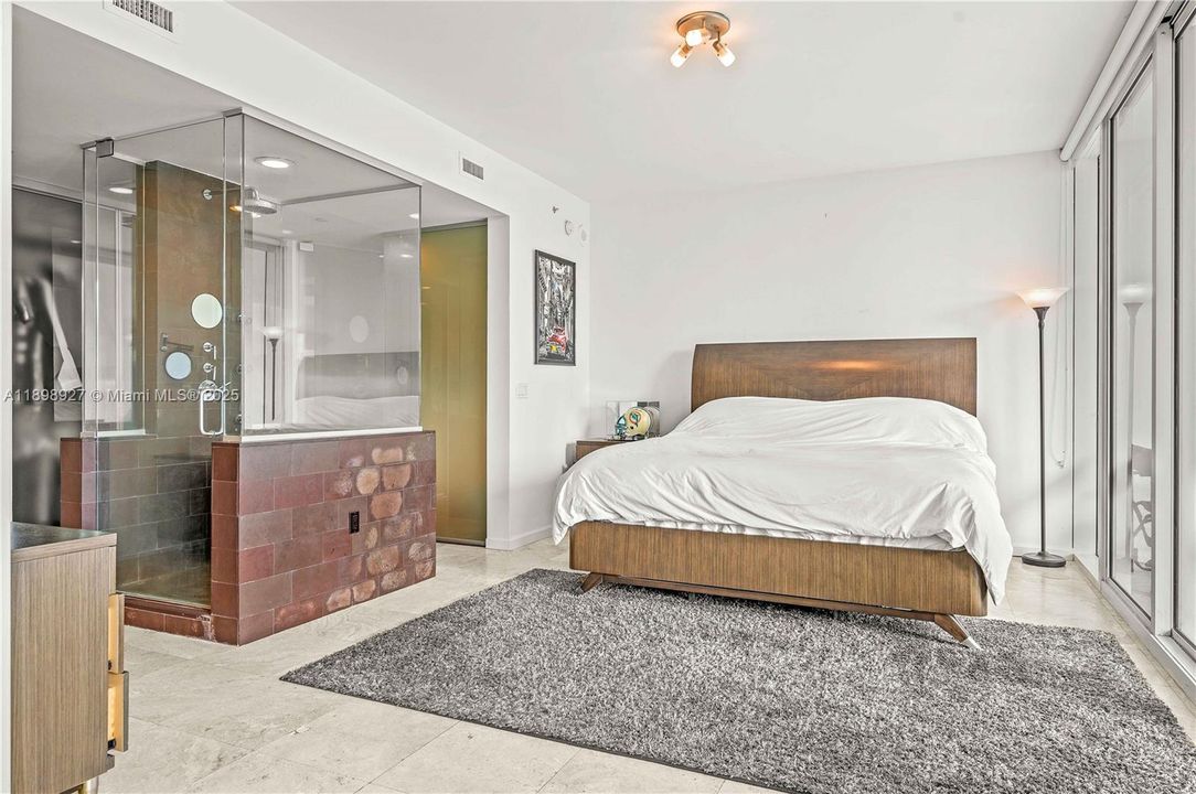 待售: $532,500 (1 贝兹, 1 浴室, 808 平方英尺)