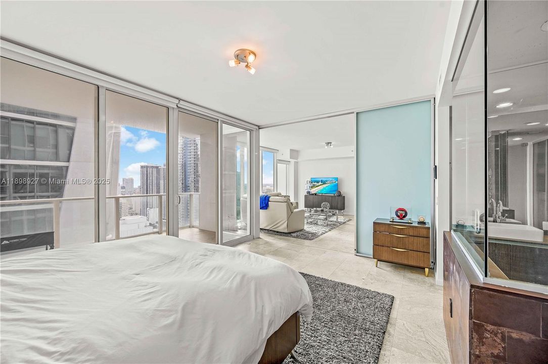 待售: $532,500 (1 贝兹, 1 浴室, 808 平方英尺)