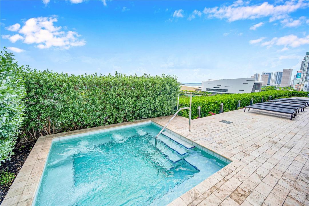 待售: $532,500 (1 贝兹, 1 浴室, 808 平方英尺)