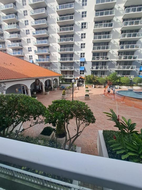 For Rent: $2,000 (1 beds, 1 baths, 685 Square Feet)