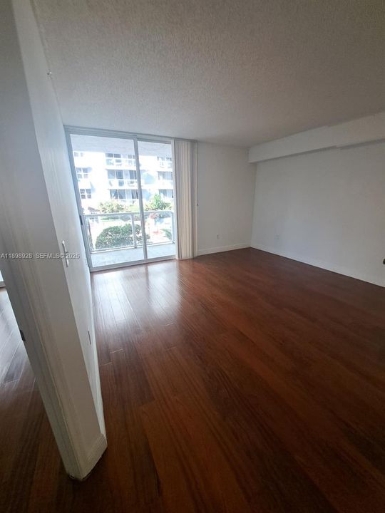 For Rent: $2,000 (1 beds, 1 baths, 685 Square Feet)