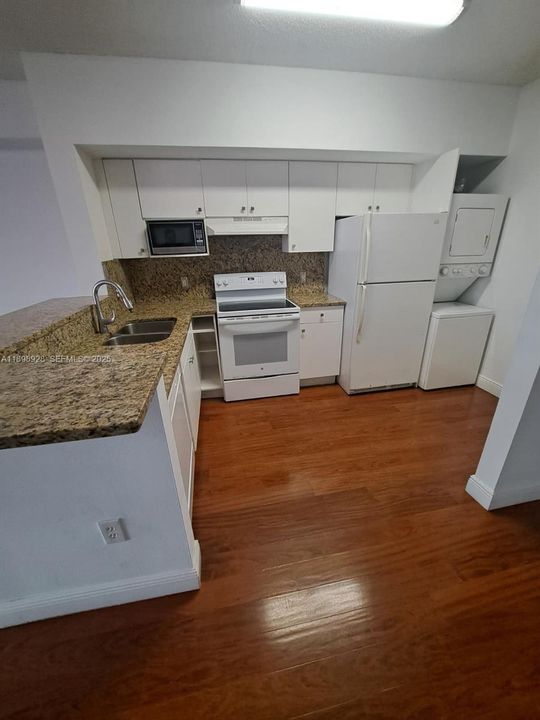 For Rent: $2,000 (1 beds, 1 baths, 685 Square Feet)
