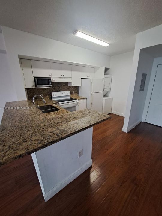 For Rent: $2,000 (1 beds, 1 baths, 685 Square Feet)