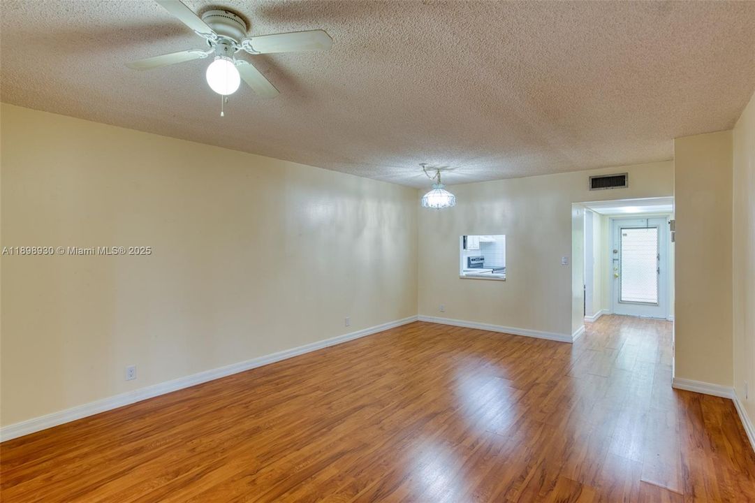 For Sale: $81,000 (2 beds, 2 baths, 930 Square Feet)