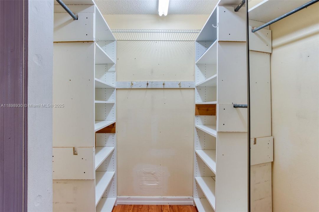 For Sale: $81,000 (2 beds, 2 baths, 930 Square Feet)