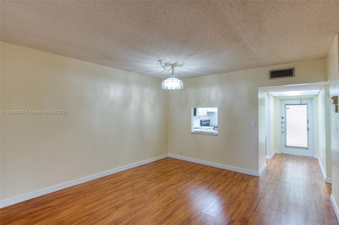 For Sale: $81,000 (2 beds, 2 baths, 930 Square Feet)