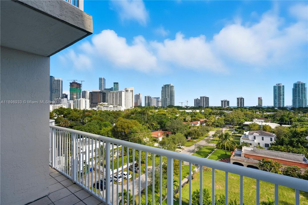 For Sale: $535,000 (2 beds, 2 baths, 1358 Square Feet)