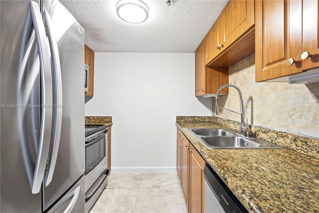 For Sale: $535,000 (2 beds, 2 baths, 1358 Square Feet)