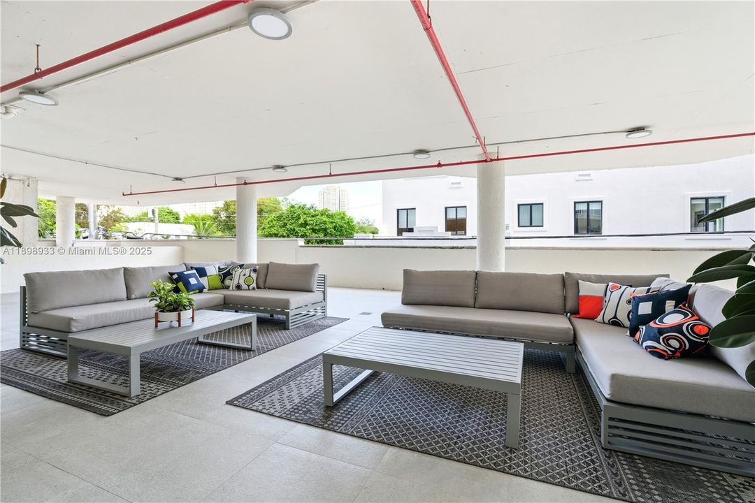 For Sale: $535,000 (2 beds, 2 baths, 1358 Square Feet)