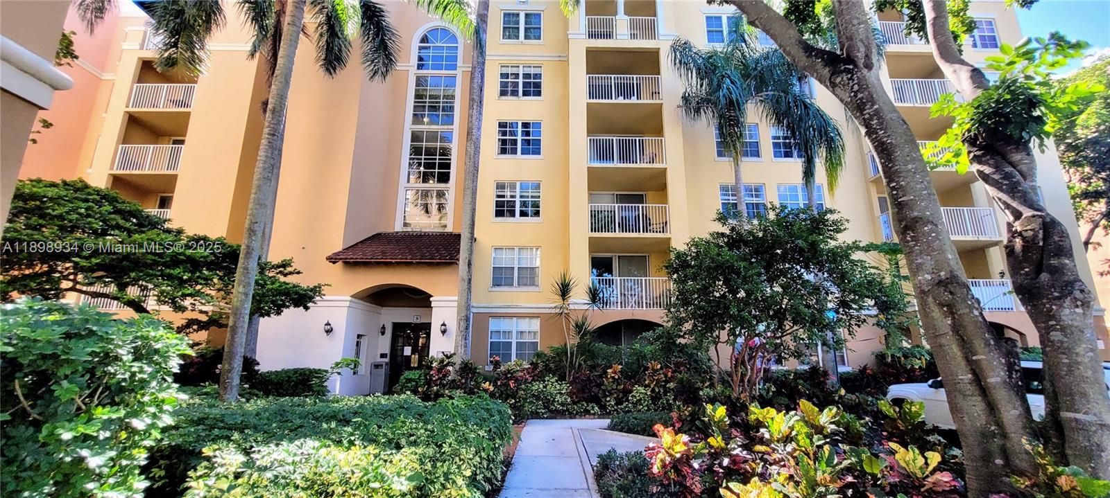 Recently Rented: $2,499 (2 beds, 2 baths, 1180 Square Feet)