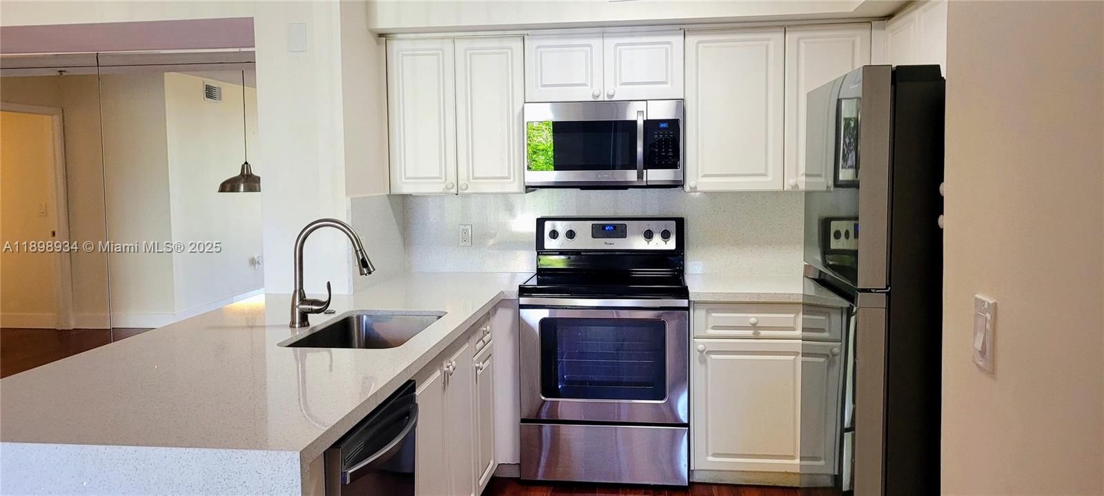 Recently Rented: $2,499 (2 beds, 2 baths, 1180 Square Feet)