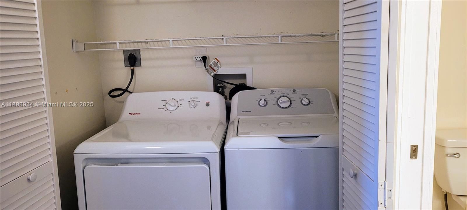 Recently Rented: $2,499 (2 beds, 2 baths, 1180 Square Feet)