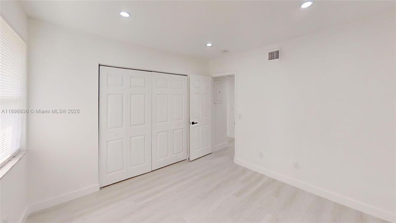 For Sale: $279,999 (3 beds, 2 baths, 1185 Square Feet)