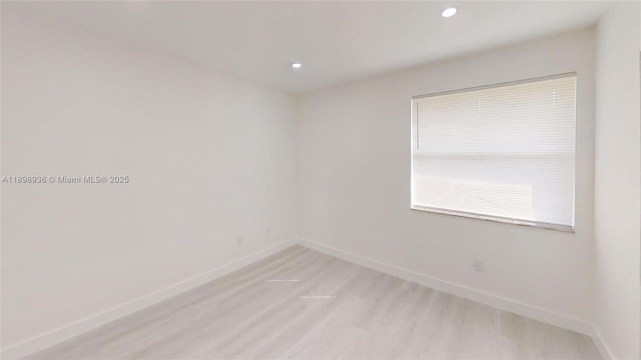 For Sale: $279,999 (3 beds, 2 baths, 1185 Square Feet)