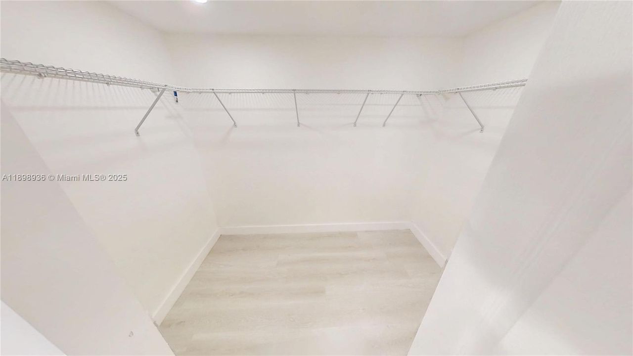 For Sale: $279,999 (3 beds, 2 baths, 1185 Square Feet)