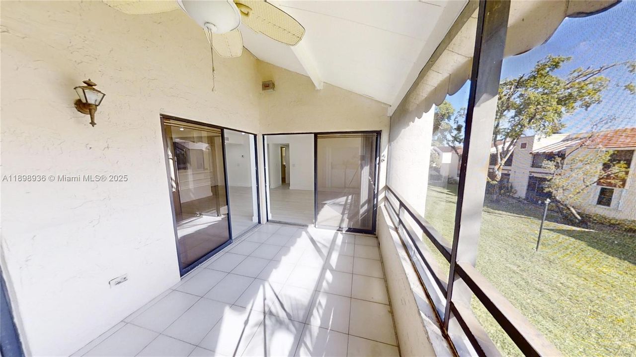 For Sale: $279,999 (3 beds, 2 baths, 1185 Square Feet)