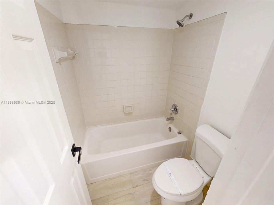 For Sale: $279,999 (3 beds, 2 baths, 1185 Square Feet)