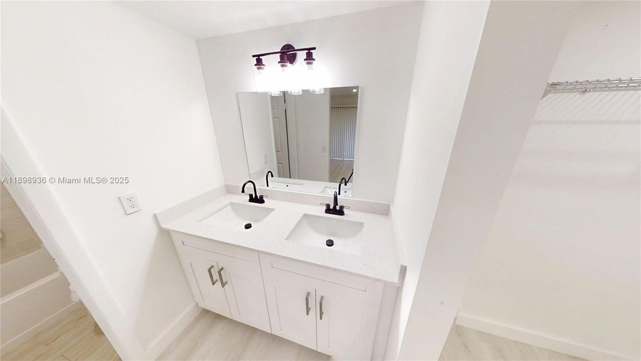 For Sale: $279,999 (3 beds, 2 baths, 1185 Square Feet)