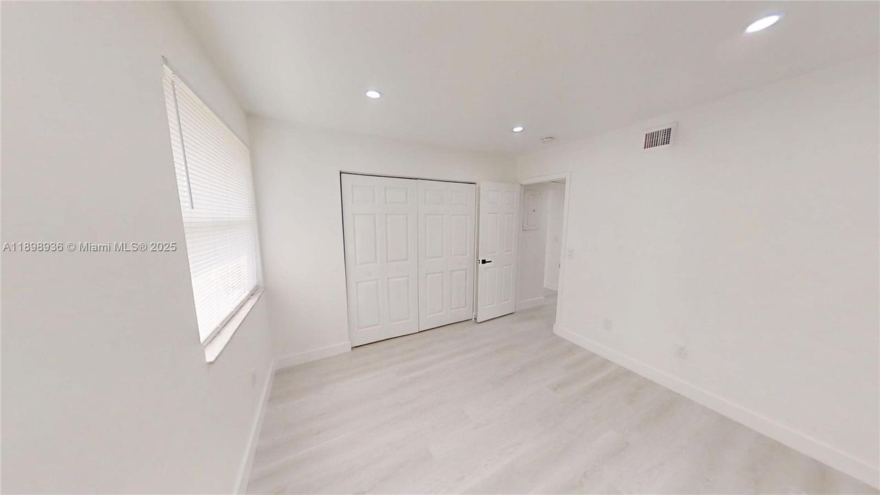 For Sale: $279,999 (3 beds, 2 baths, 1185 Square Feet)