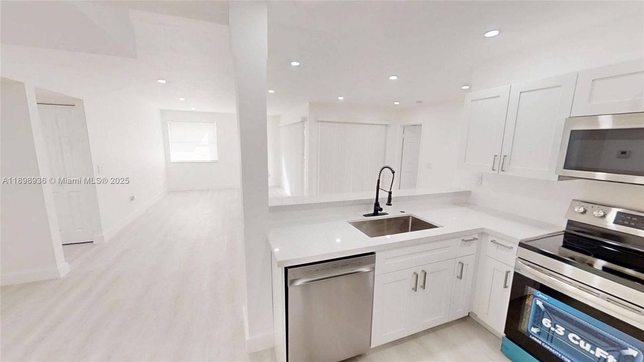 For Sale: $279,999 (3 beds, 2 baths, 1185 Square Feet)