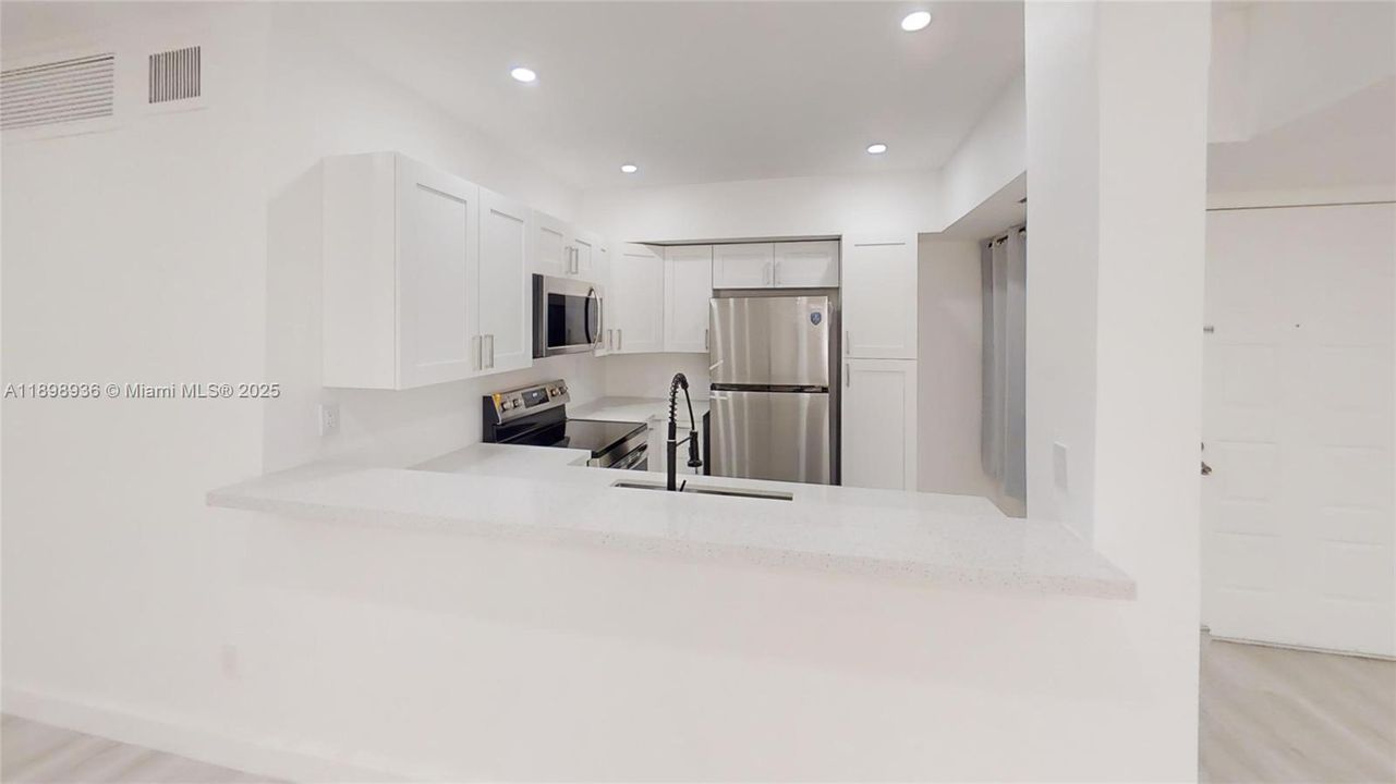 For Sale: $279,999 (3 beds, 2 baths, 1185 Square Feet)