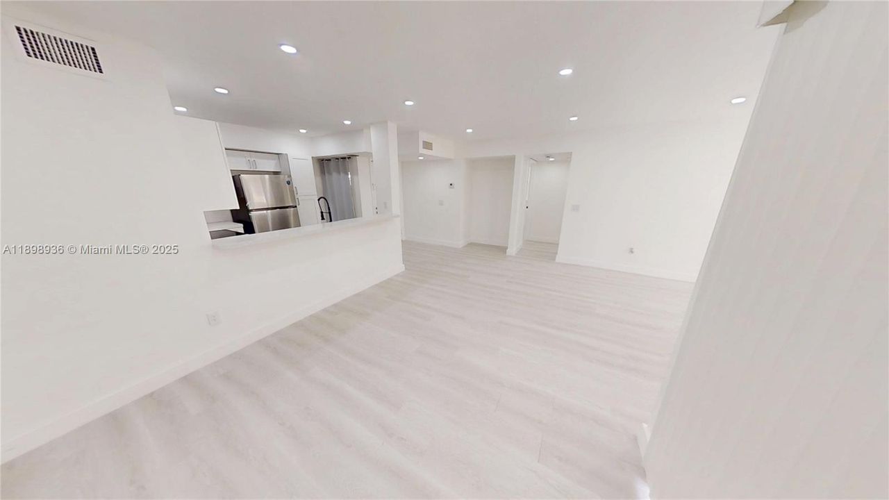 For Sale: $279,999 (3 beds, 2 baths, 1185 Square Feet)