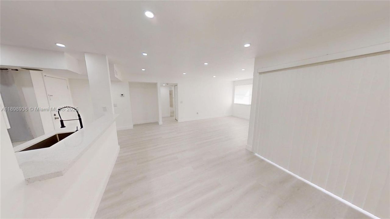 For Sale: $279,999 (3 beds, 2 baths, 1185 Square Feet)