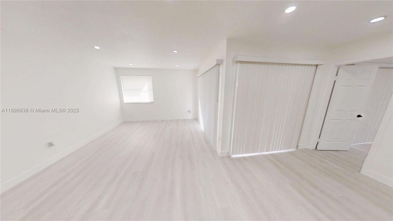 For Sale: $279,999 (3 beds, 2 baths, 1185 Square Feet)