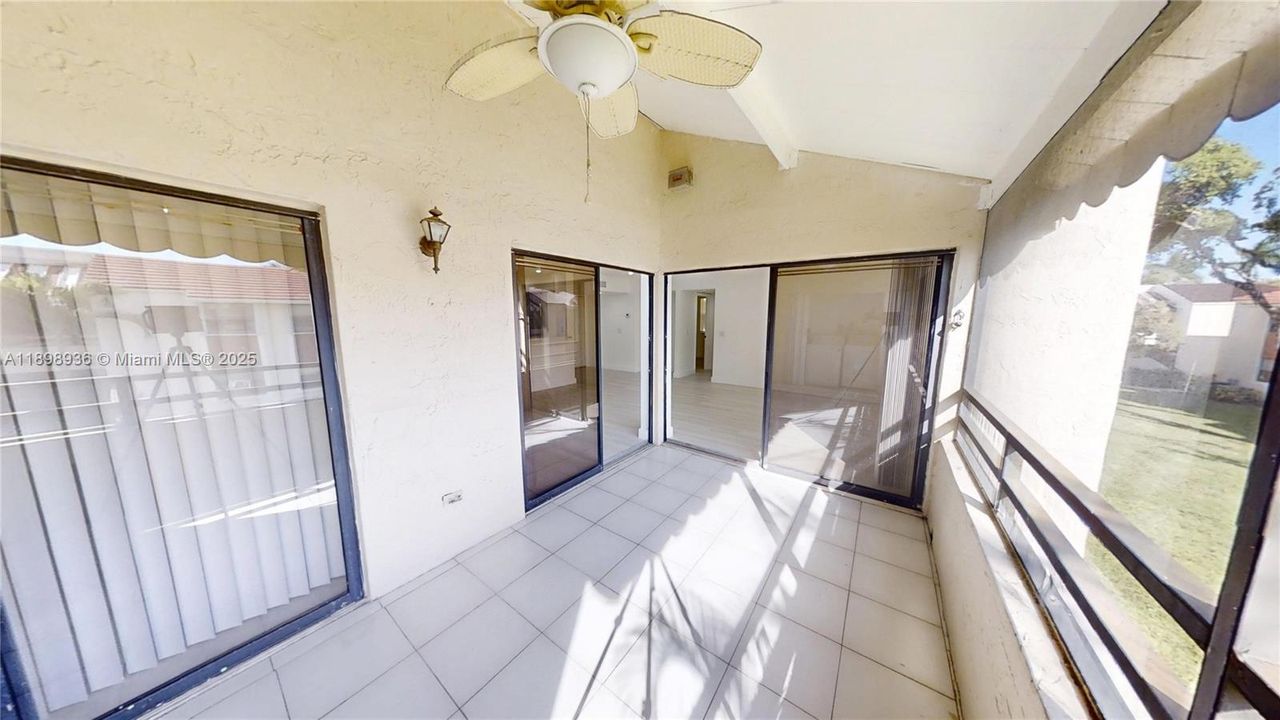 For Sale: $279,999 (3 beds, 2 baths, 1185 Square Feet)