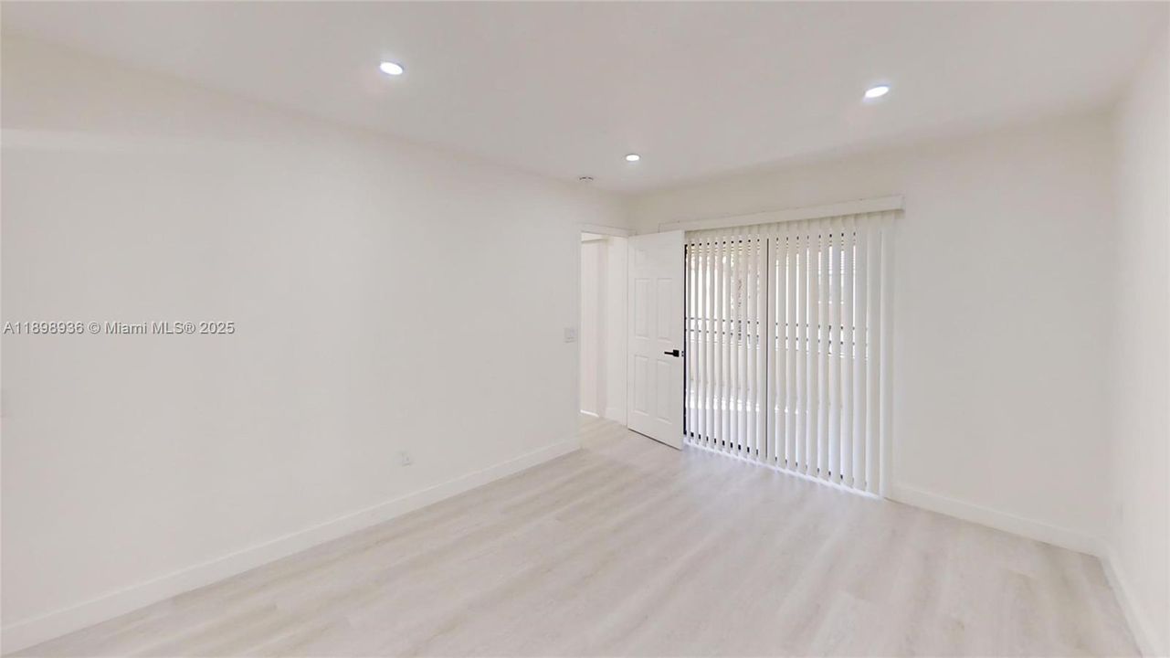 For Sale: $279,999 (3 beds, 2 baths, 1185 Square Feet)