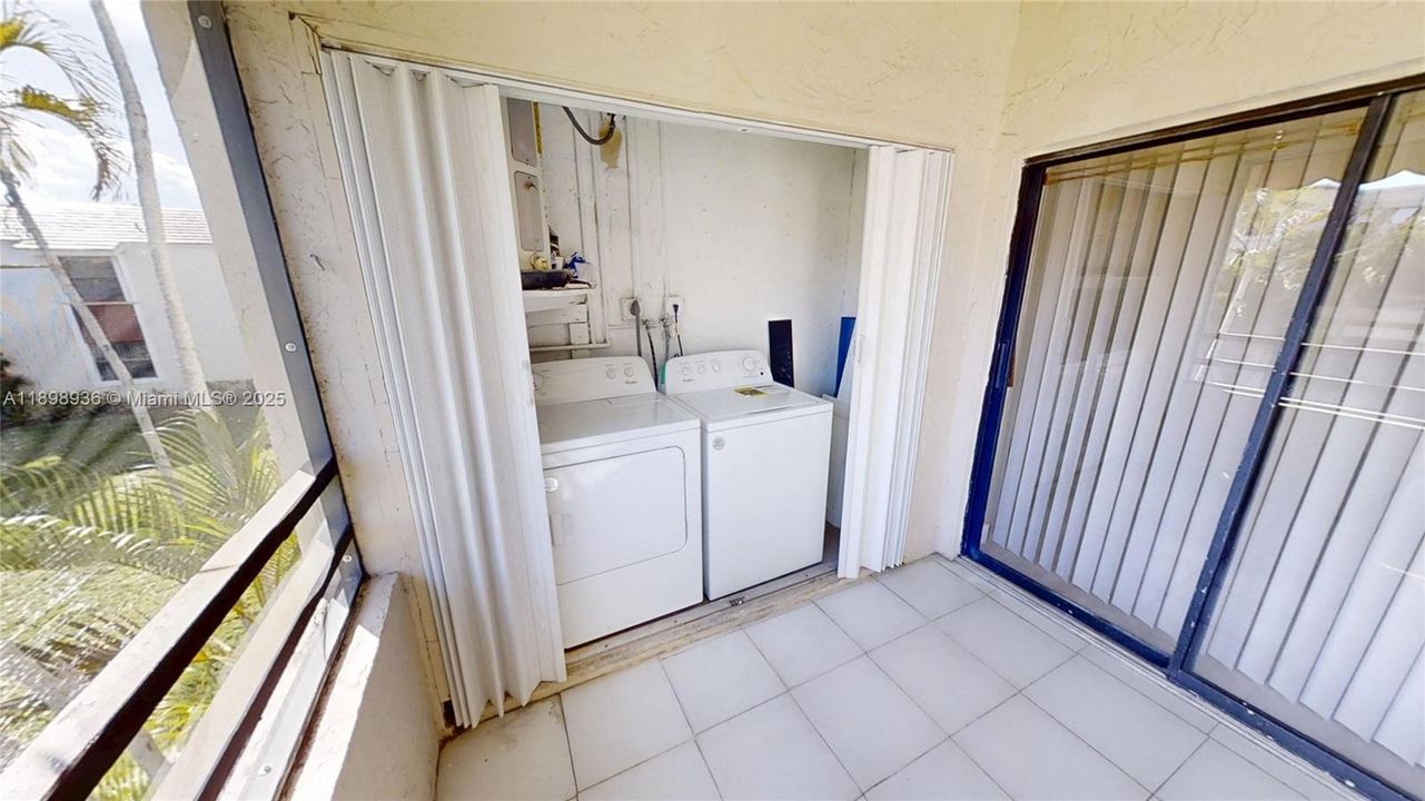 For Sale: $279,999 (3 beds, 2 baths, 1185 Square Feet)