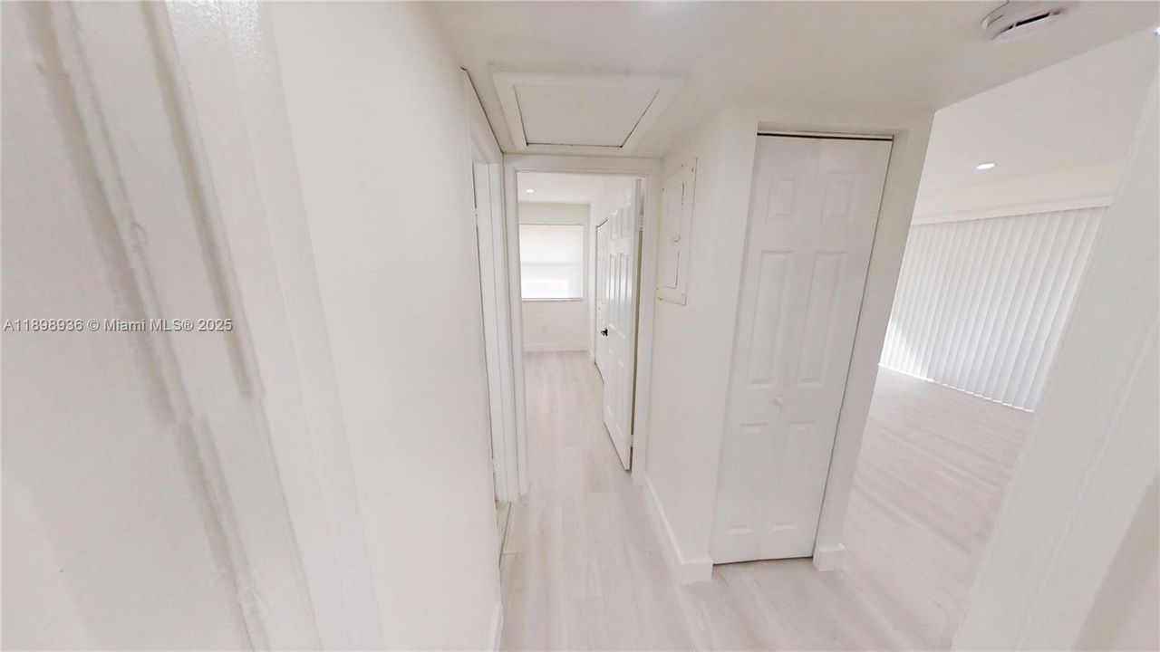 For Sale: $279,999 (3 beds, 2 baths, 1185 Square Feet)