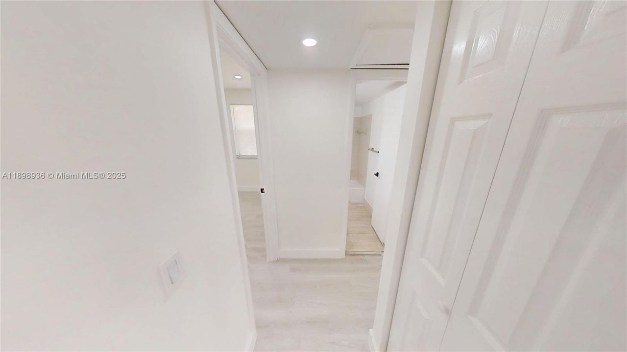 For Sale: $279,999 (3 beds, 2 baths, 1185 Square Feet)