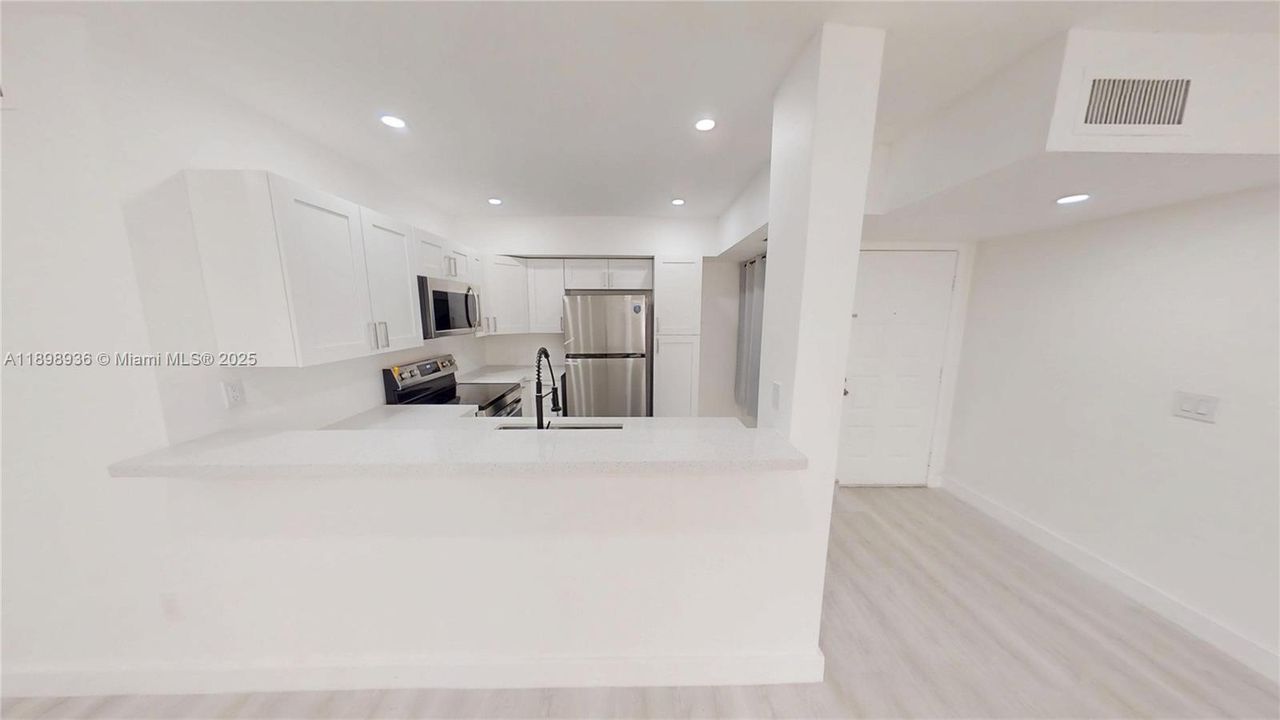 For Sale: $279,999 (3 beds, 2 baths, 1185 Square Feet)